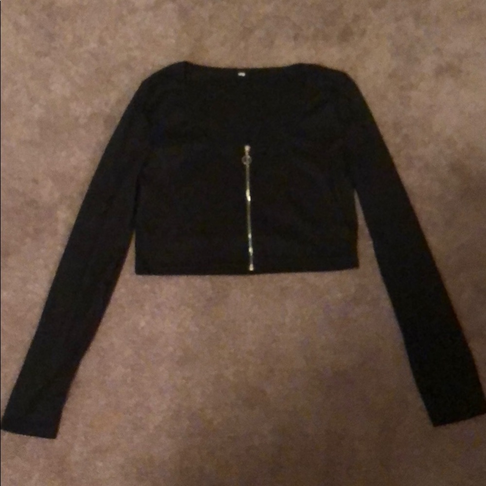 🎱 Black Zip-Up Top 🎱